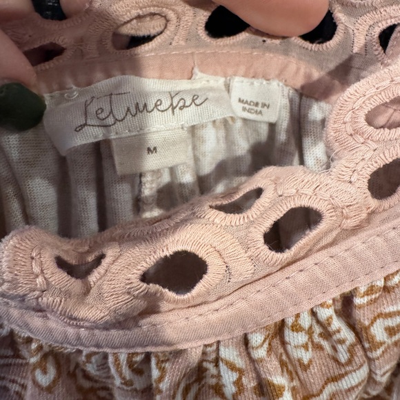 Chic Lace Trimmed Women's Blouse - Picture 3 of 3